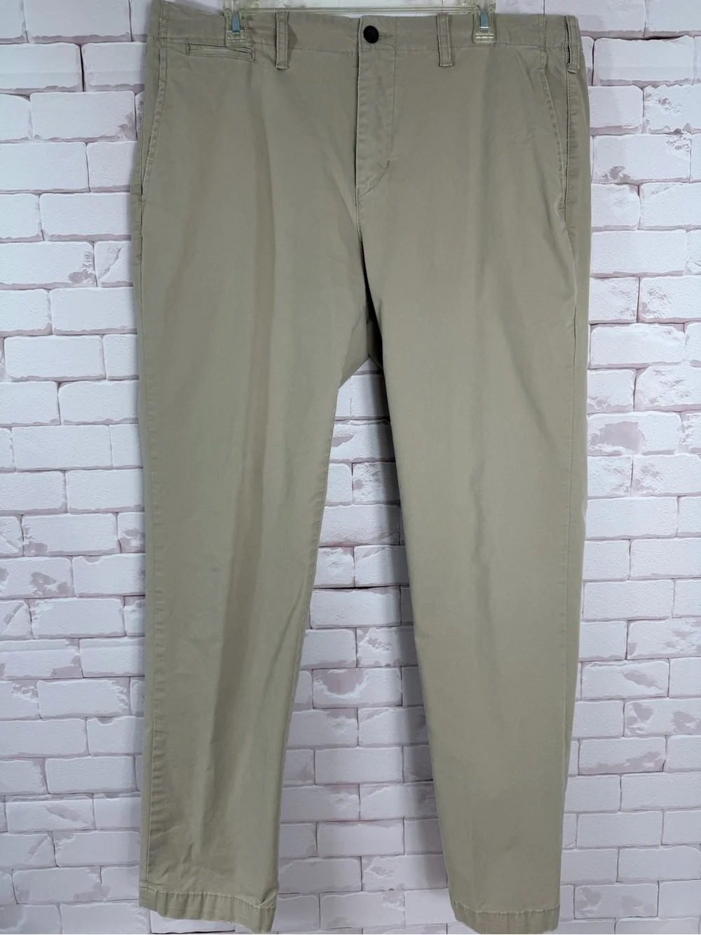 American Eagle Outfitters Men's Khaki Chino Pants